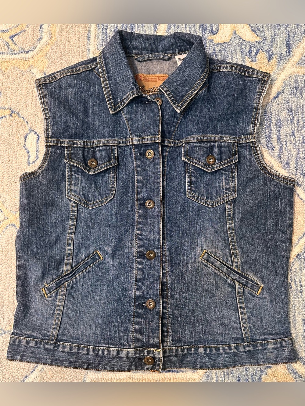 Levi Strauss Signature Denim Jean Vest M Trucker Bikercore Classic VTG Americana
